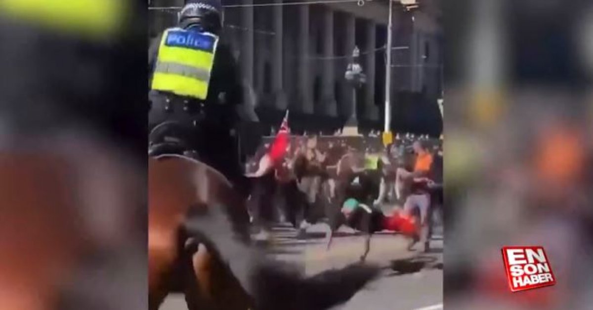 Avustralya da koronavirüs aşısı karşıtlarının olaylı gösterisi #1