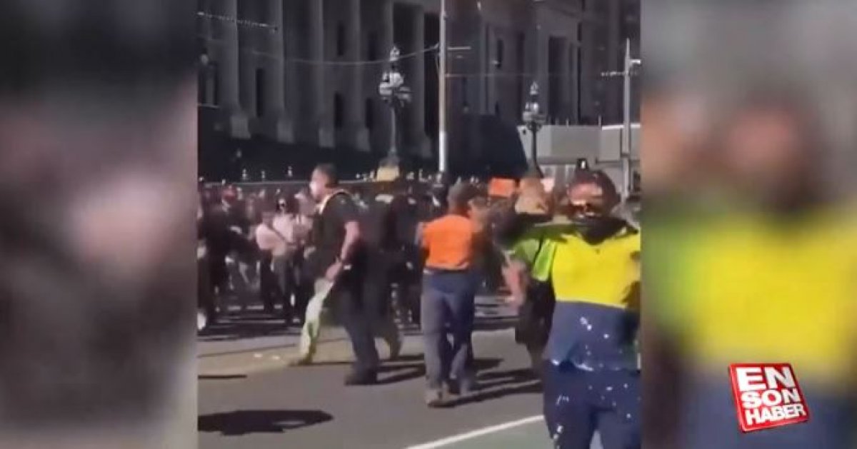 Avustralya da koronavirüs aşısı karşıtlarının olaylı gösterisi #2