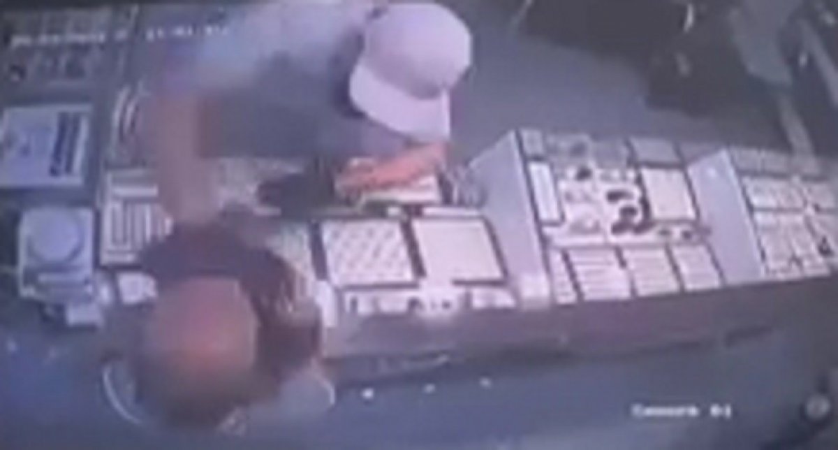 Kocaeli de kuyumcuyu darbedip soydu #1