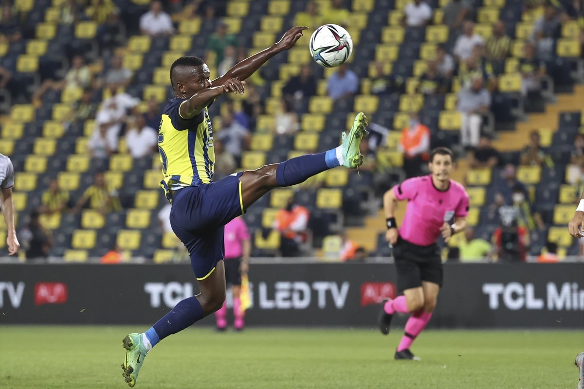 Fenerbahçe evinde Antalyaspor u 2 golle geçti #1
