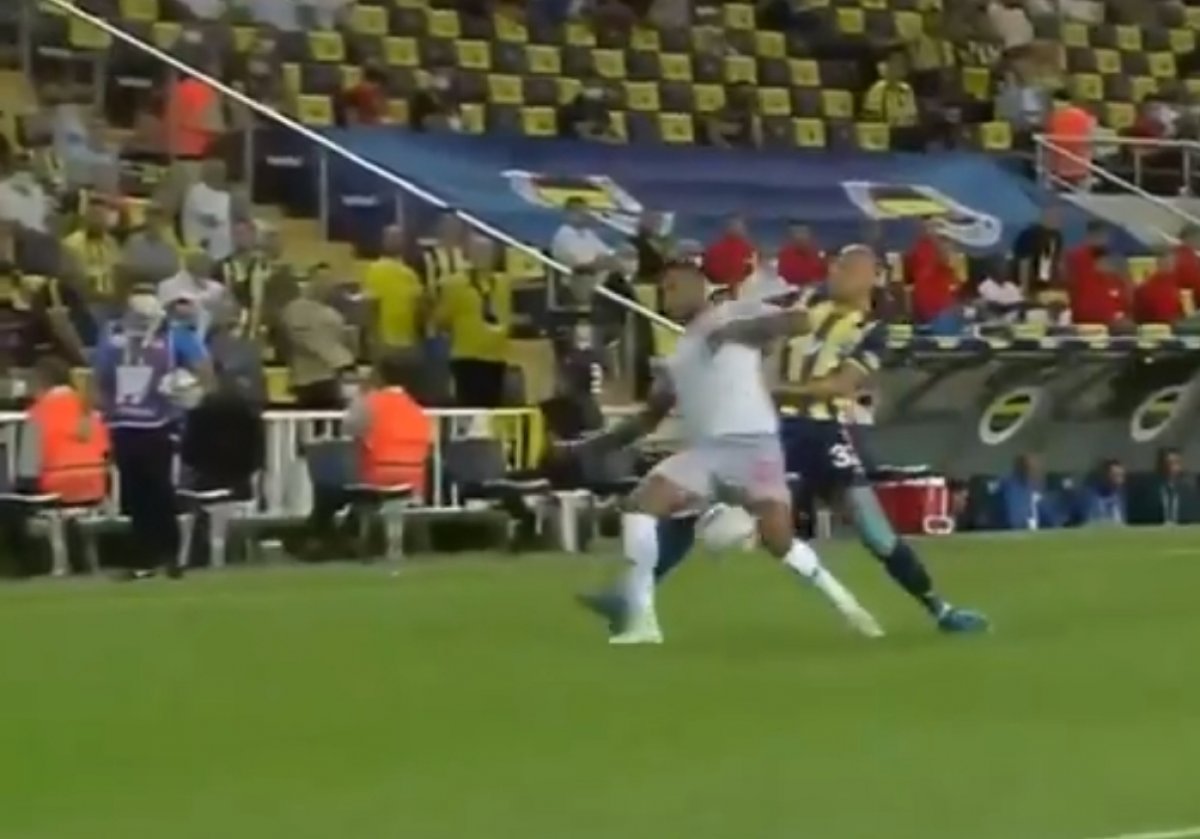 Fenerbahçe nin iptal olan golü tartışma yarattı #1