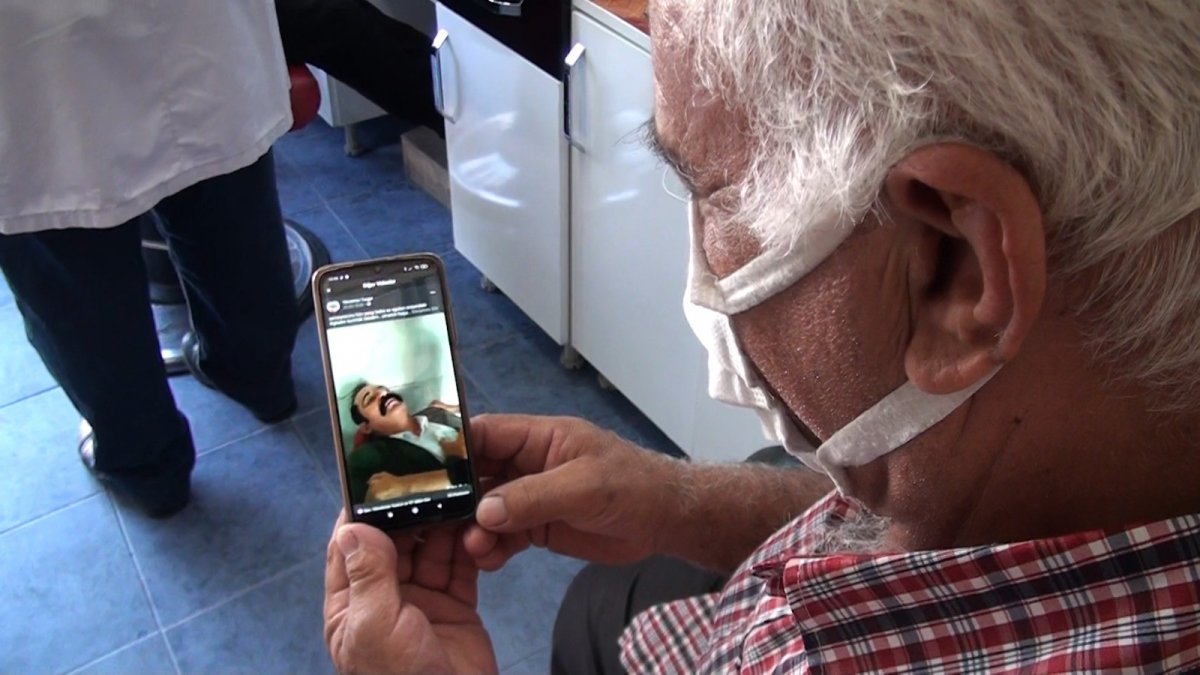 Kütahya daki berber, aşı olanlara bıyık boyası ve yüz bakımını ücretsiz yaptı #3