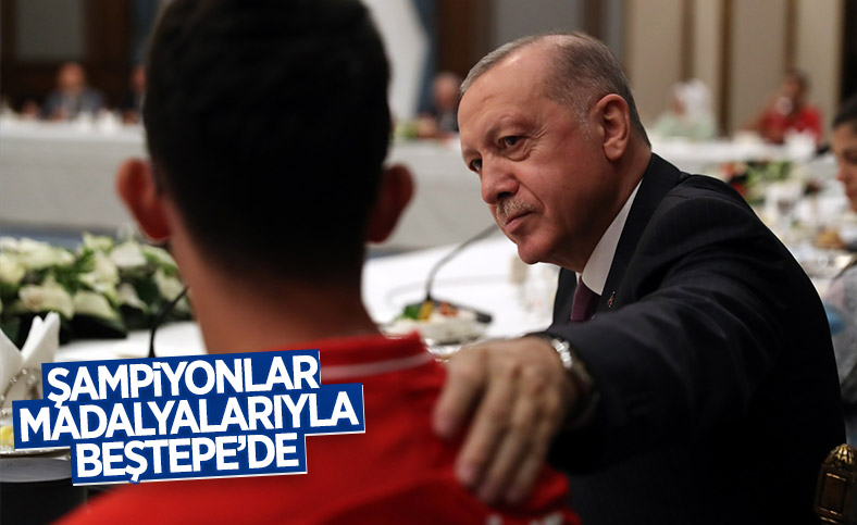 Cumhurbaşkanı Erdoğan, milli sporcularla bir araya geldi