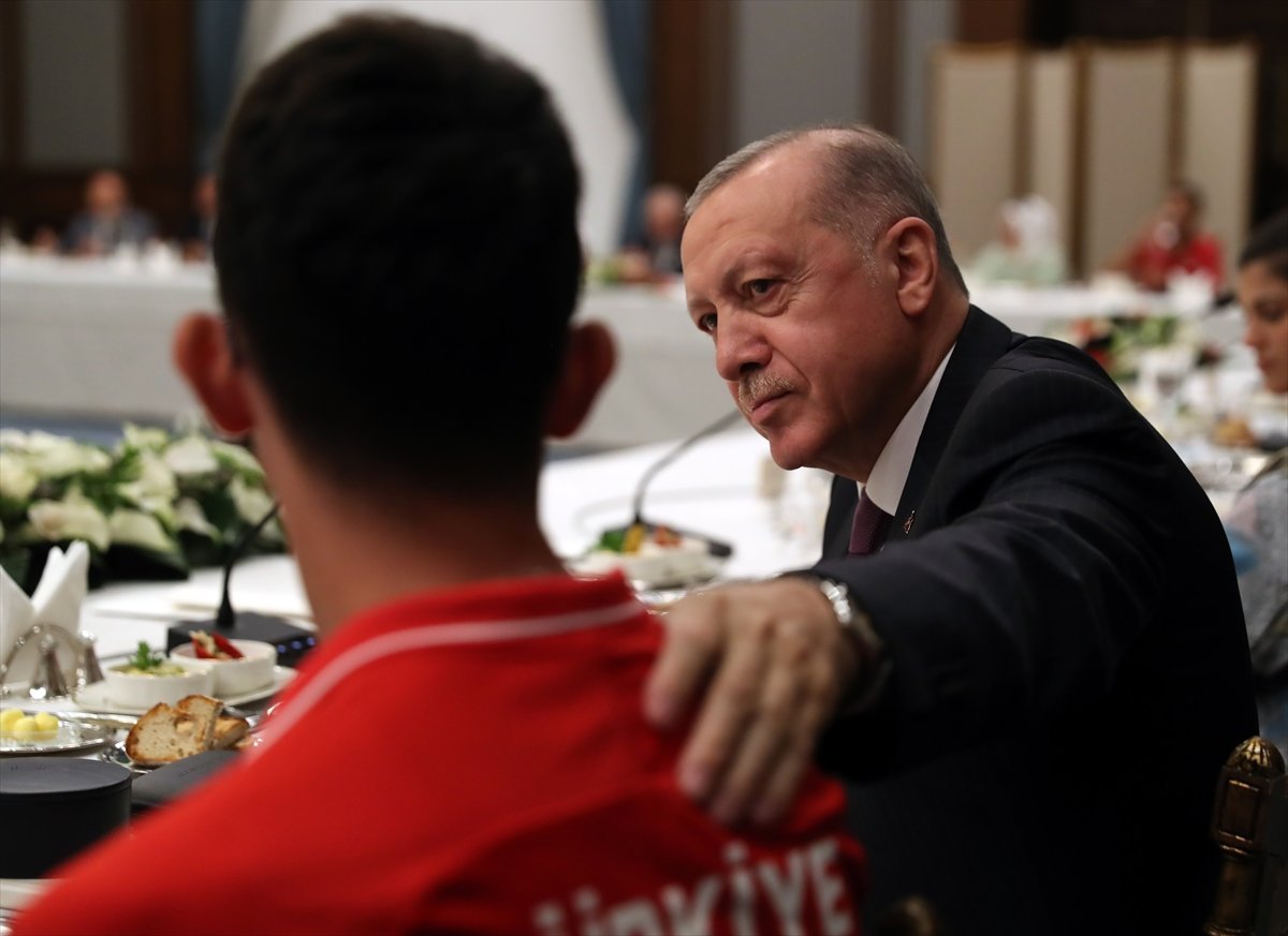 Cumhurbaşkanı Erdoğan, milli sporcularla bir araya geldi #10