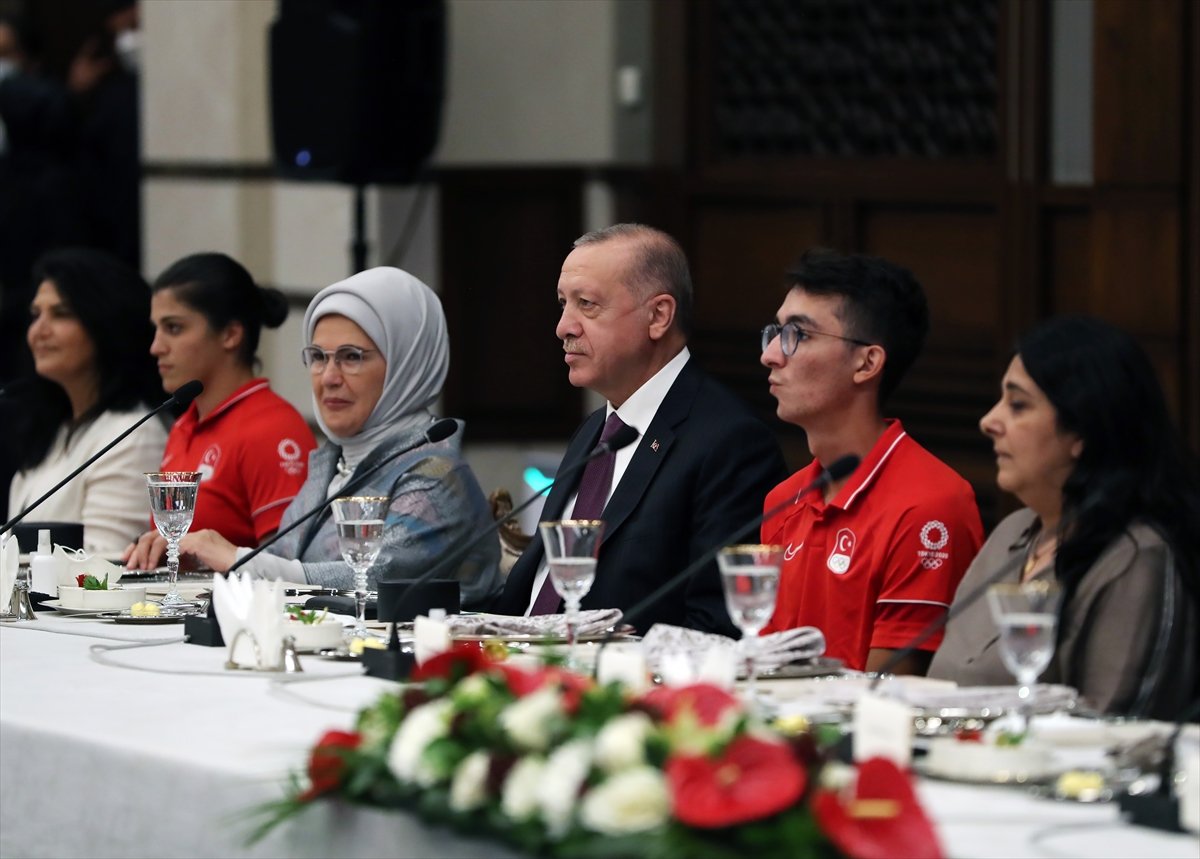 Cumhurbaşkanı Erdoğan, milli sporcularla bir araya geldi #1