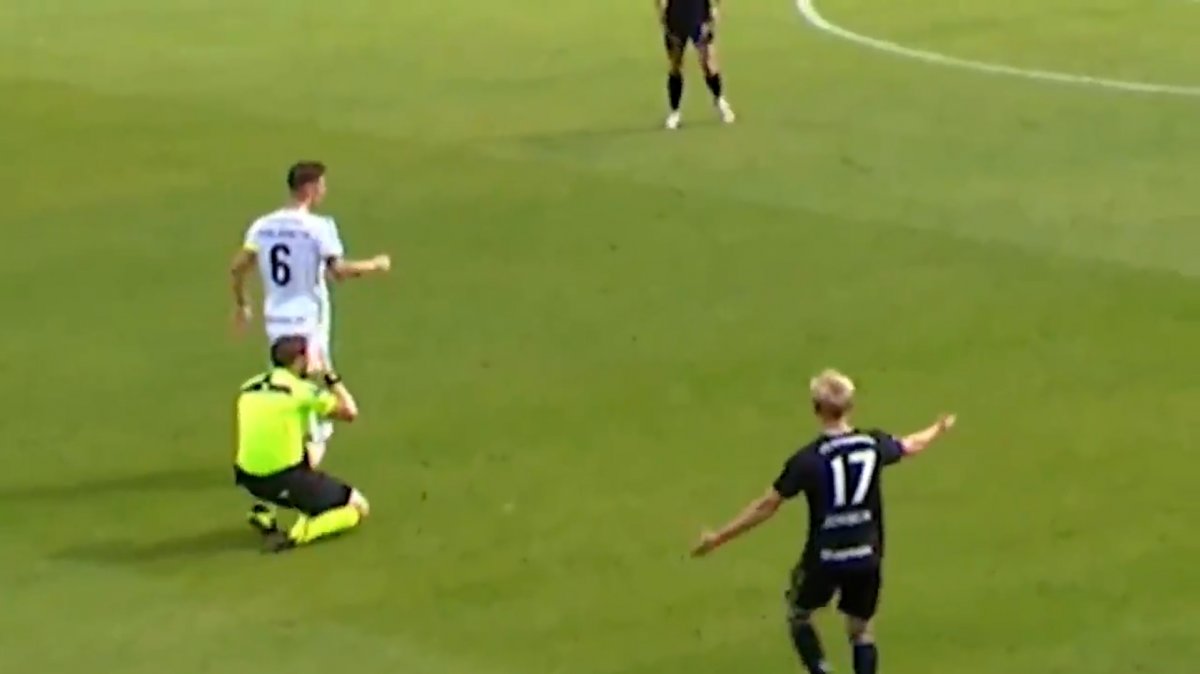 Danimarka 1. Ligi’nde yanlış düdük çalan hakemin mahcubiyeti #2