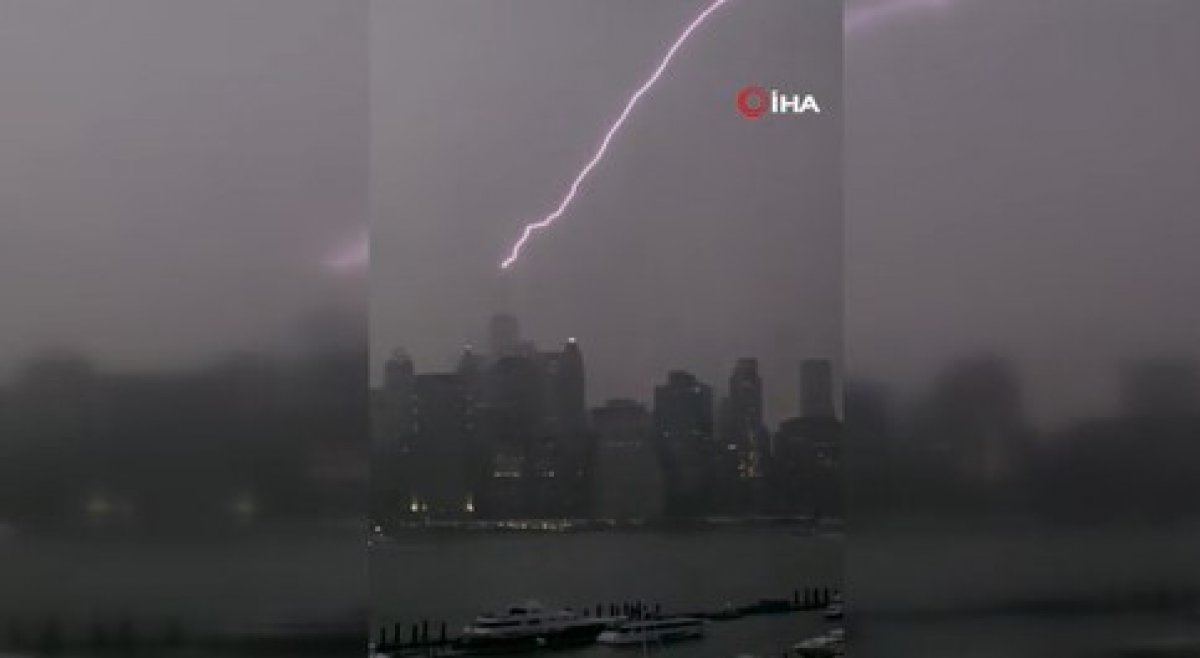 Lightning strikes One World Trade Center in the USA #2