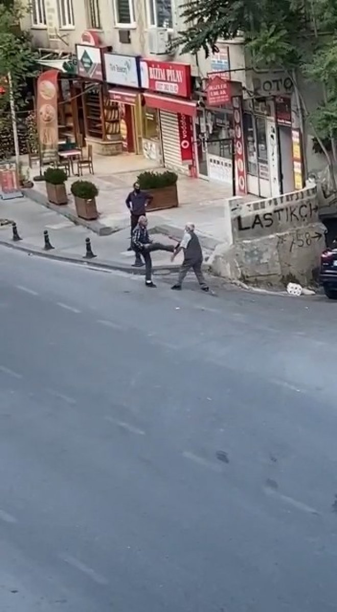 Ümraniye’de yaşlı adamların kavgası  #1