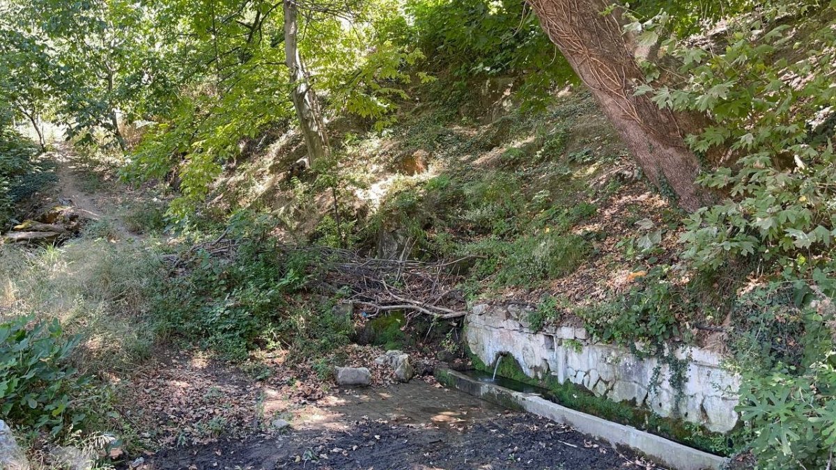 Bursa’da Roma döneminden kalan lahit, çeşme olarak kullanılıyor #4