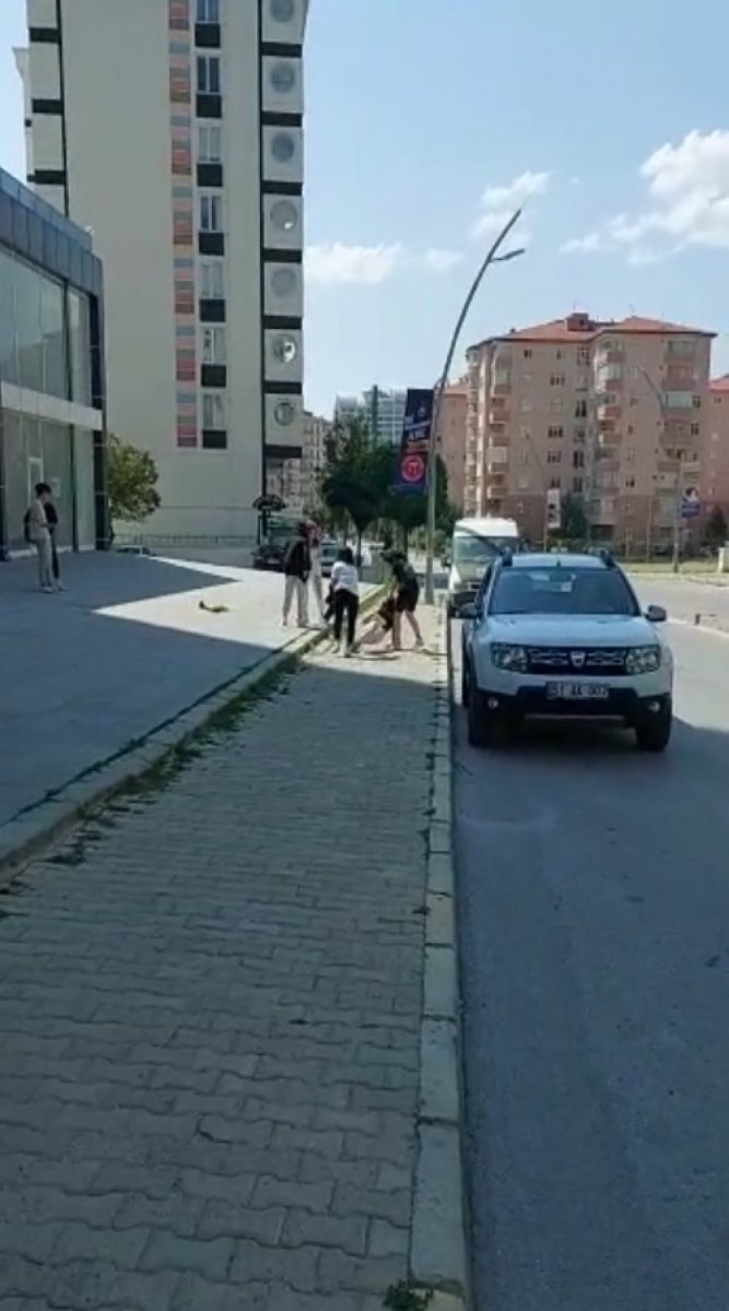 Niğde de genç kızların sokak kavgası #2