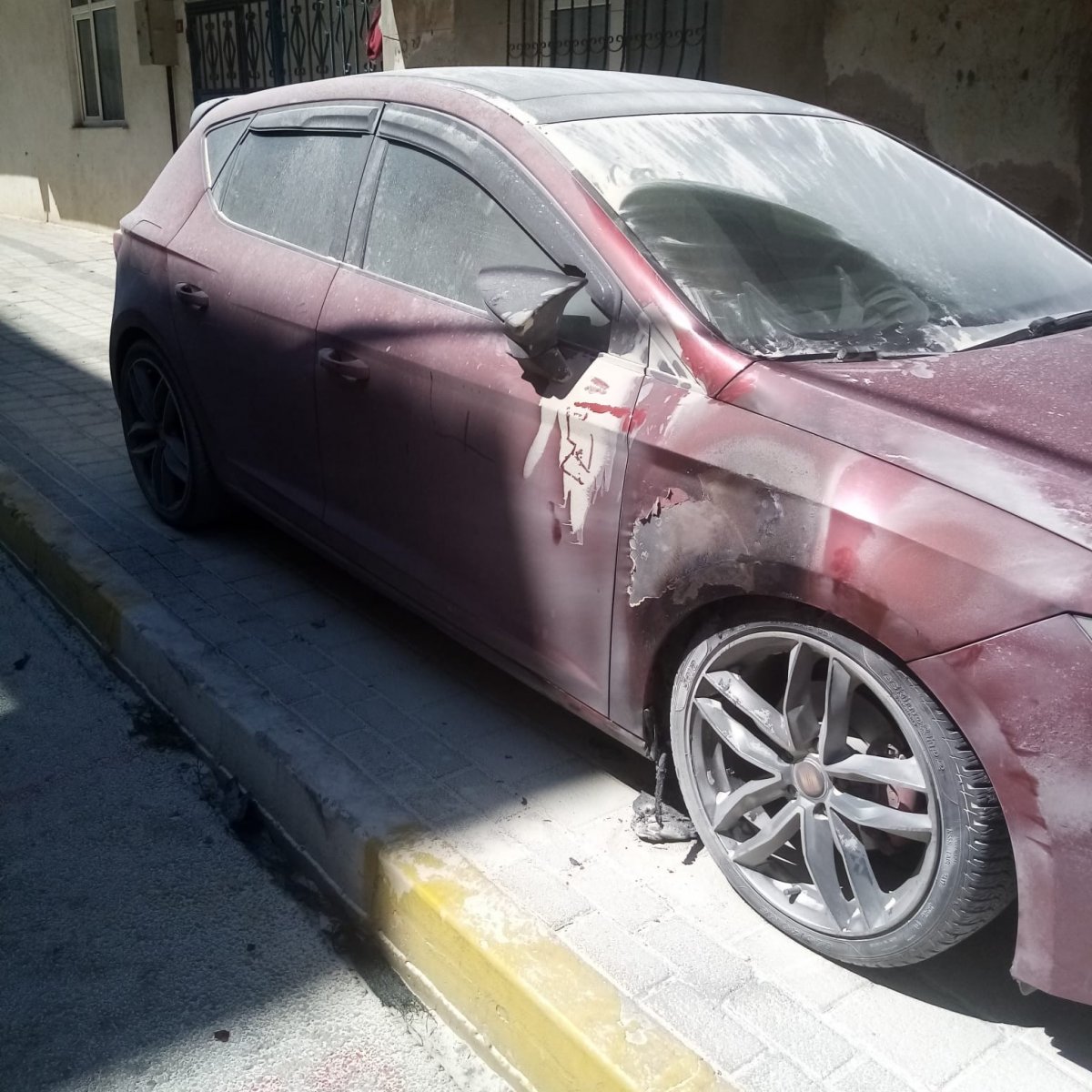 Sancaktepe’de otomobilin kundaklanma anı #1