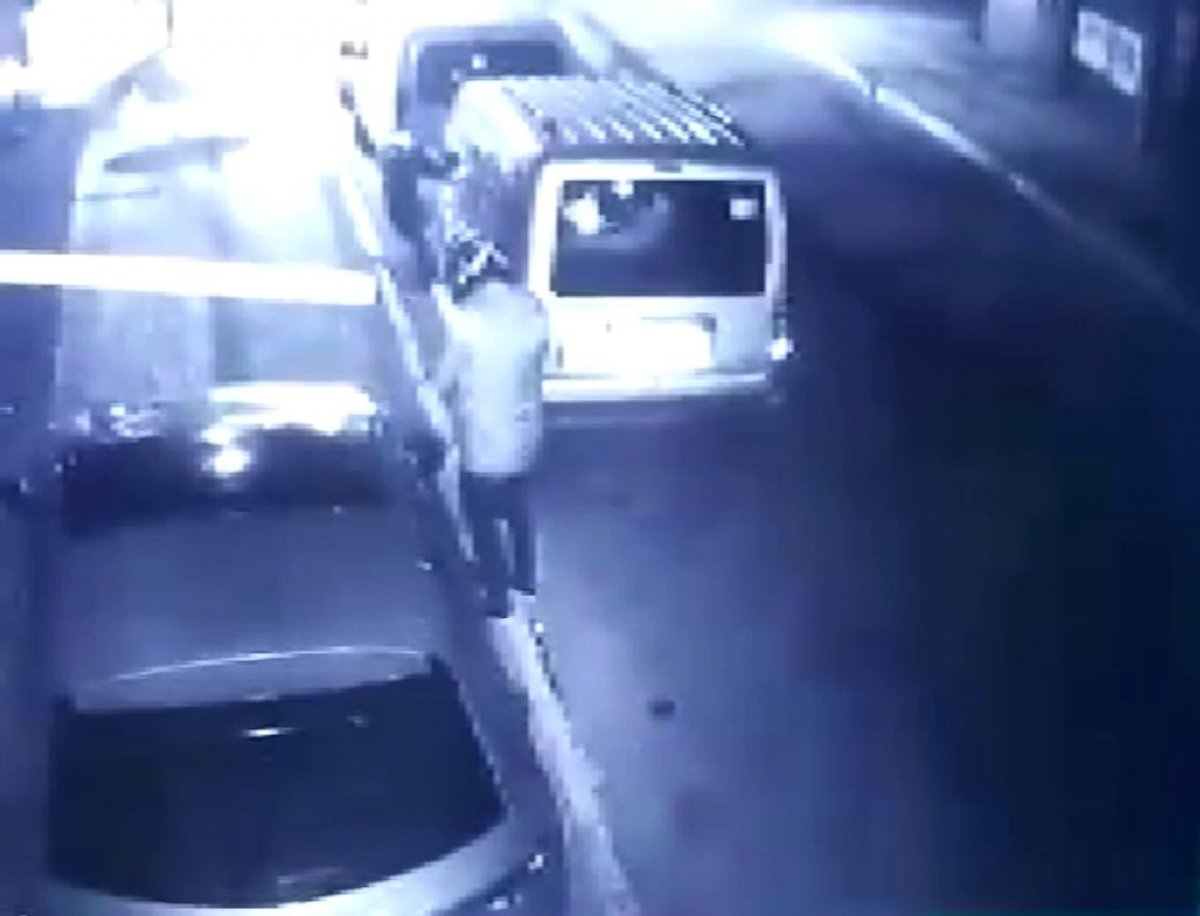 Sancaktepe’de otomobilin kundaklanma anı #3