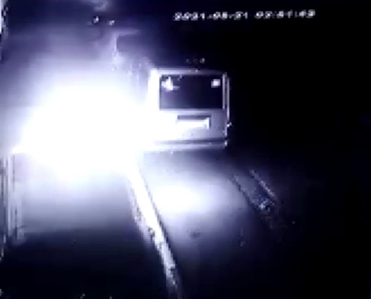 Sancaktepe’de otomobilin kundaklanma anı #4