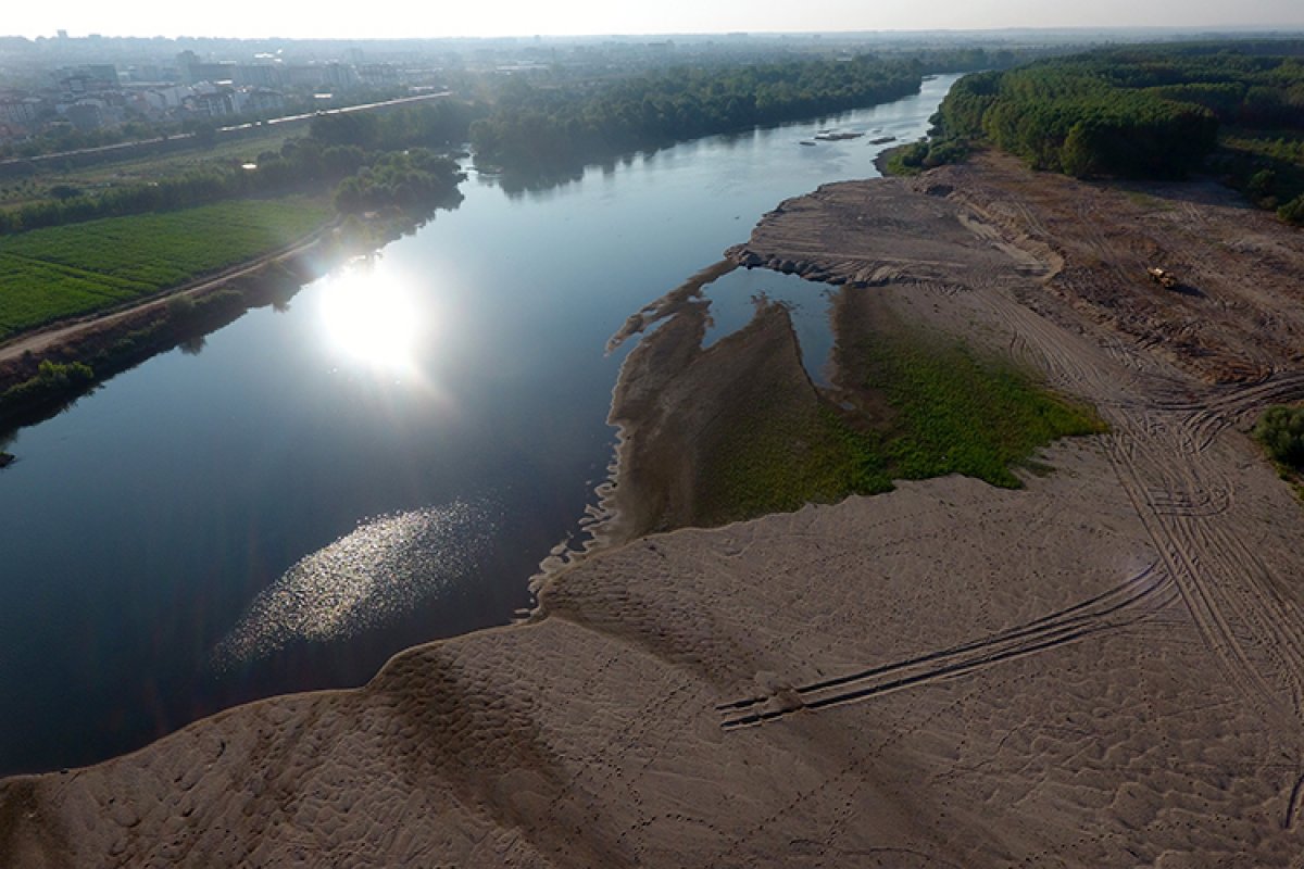 Kuraklık nedeniyle Meriç ve Tunca nehirlerindeki kum adacıkları genişliyor #2