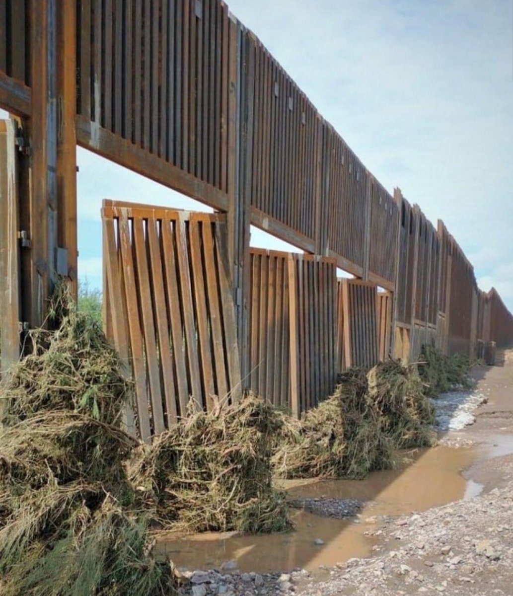 Trump ın Arizona da yaptırdığı duvar yıkıldı #2