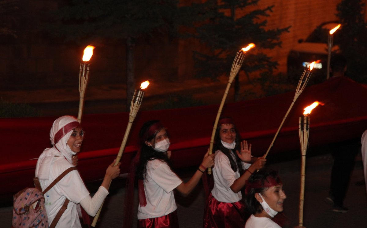 150 metrelik bayrakla yürüdüler #3