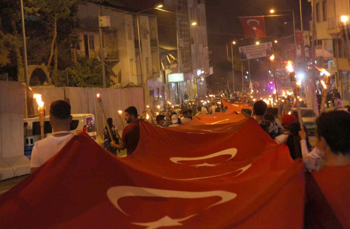 150 metrelik bayrakla yürüdüler #2