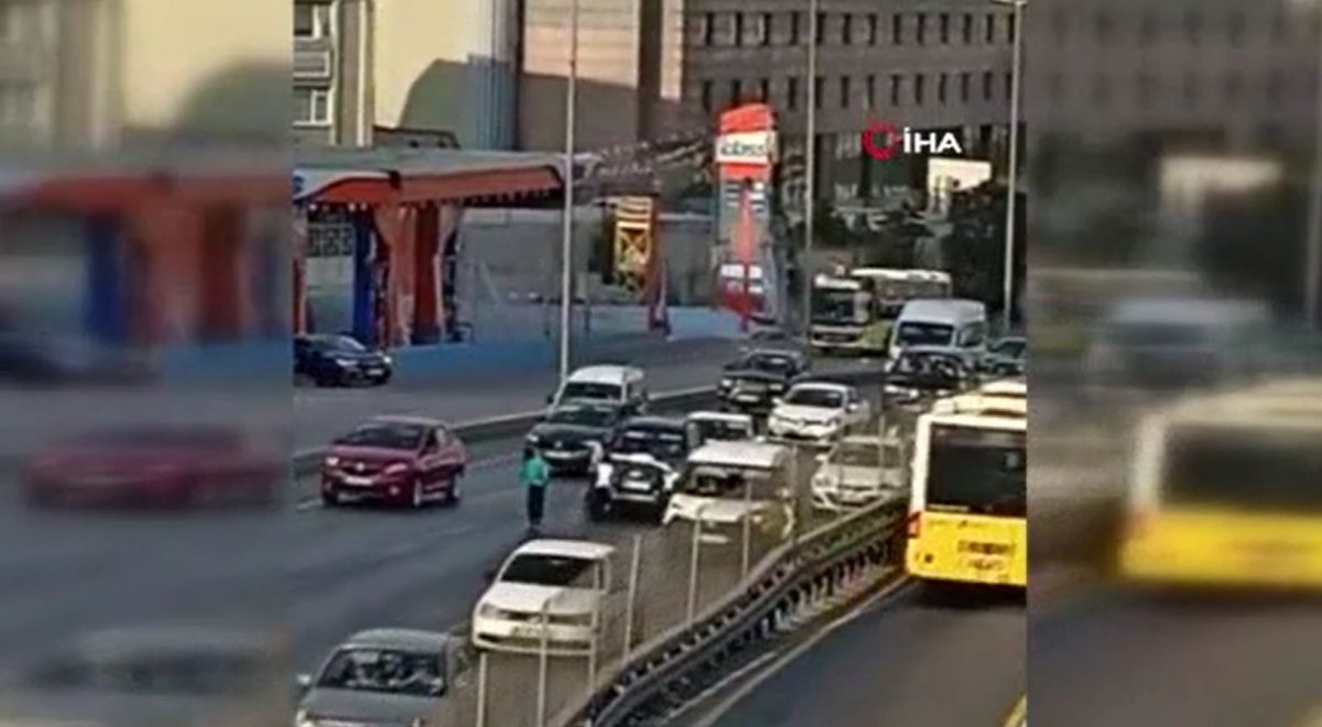 İstanbul’da, E-5 üzerinde çocuklar oyun oynadı #1