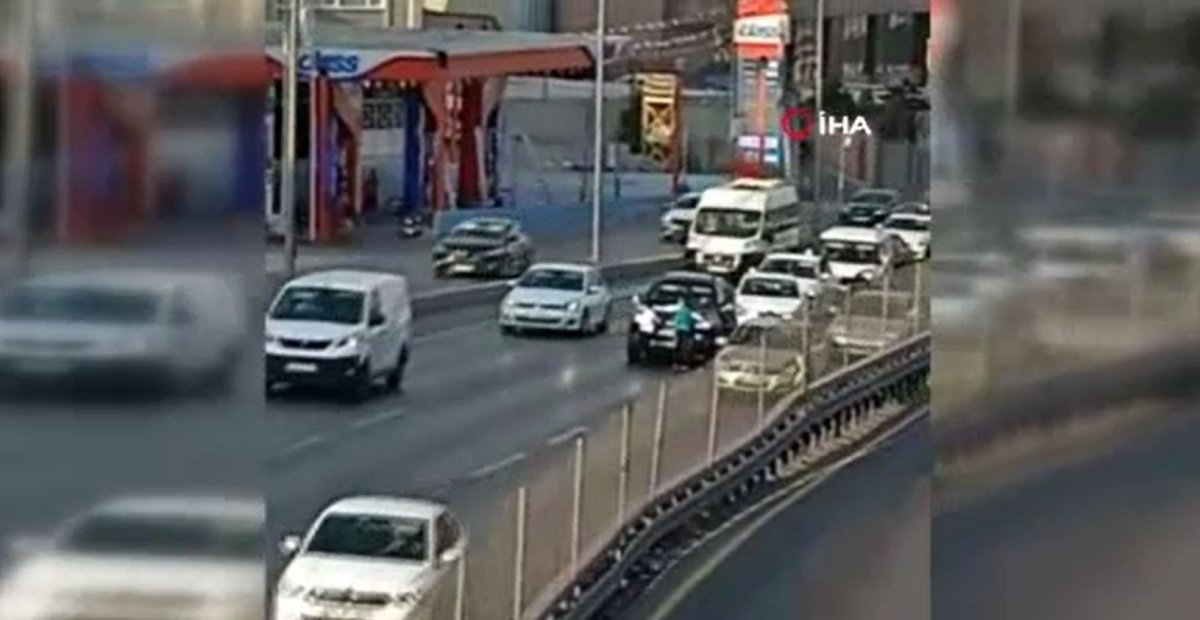 İstanbul’da, E-5 üzerinde çocuklar oyun oynadı #2