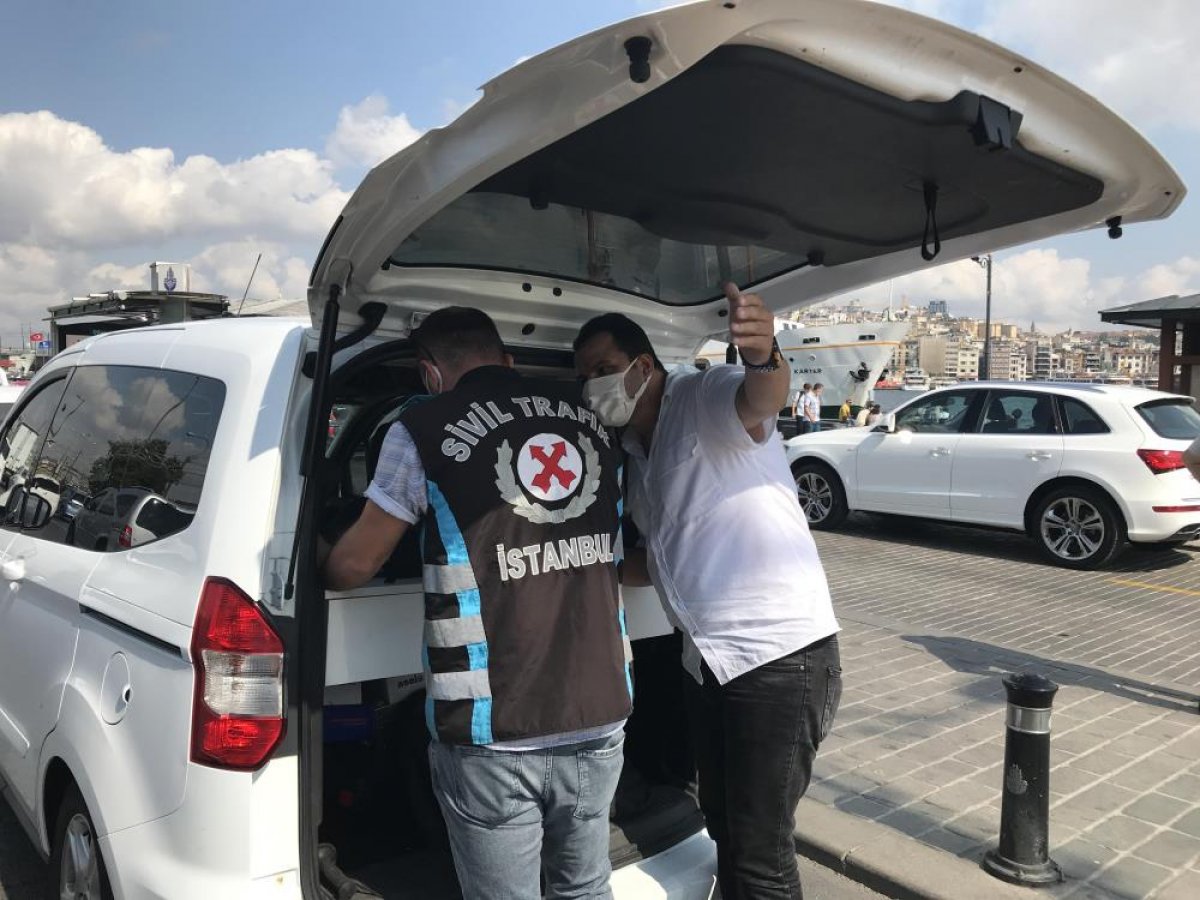 Eminönü’nde sivil ekipler taksileri denetledi #3