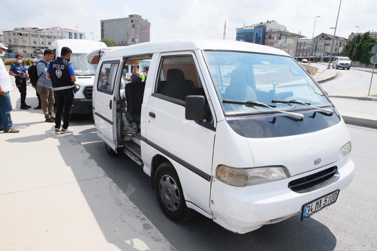 Sultangazi’de Suriye uyruklu 20 kaçak göçmen yakalandı #1