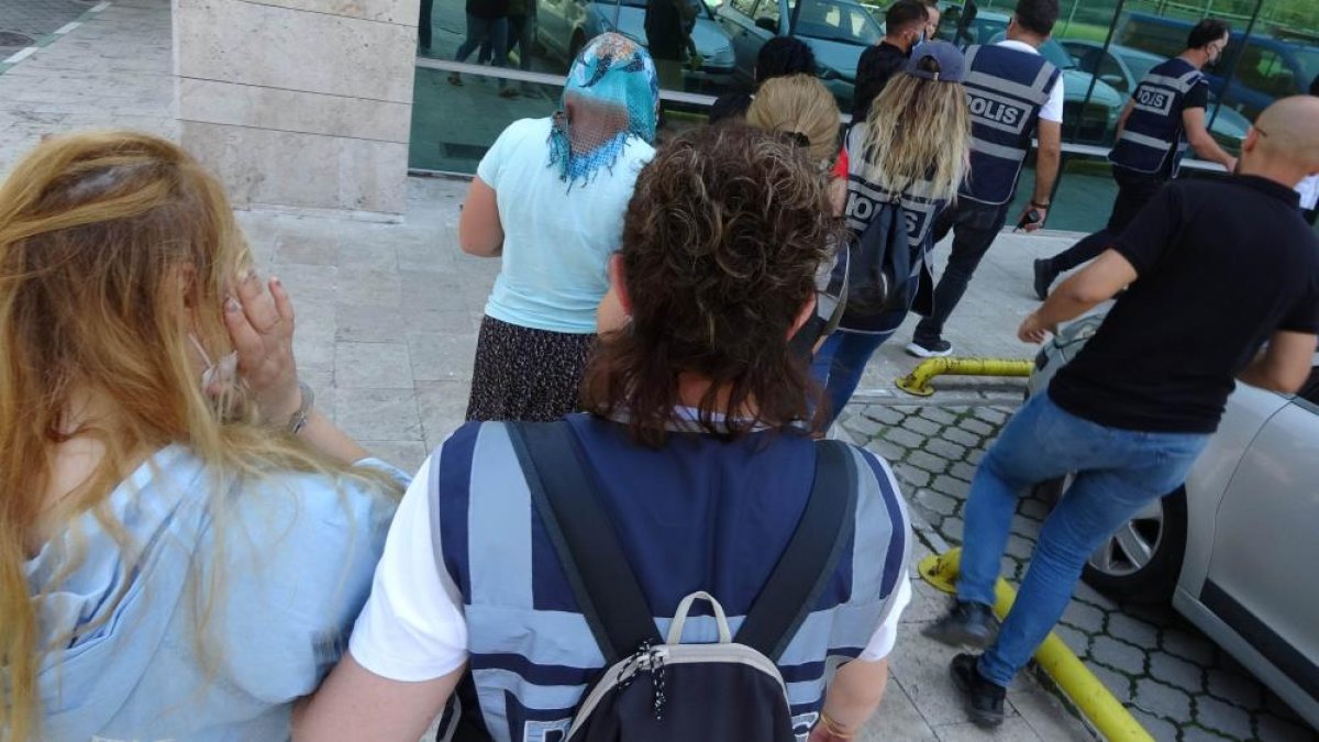 Samsun da kadınlar lüks araçla hırsızlık yaptı #4