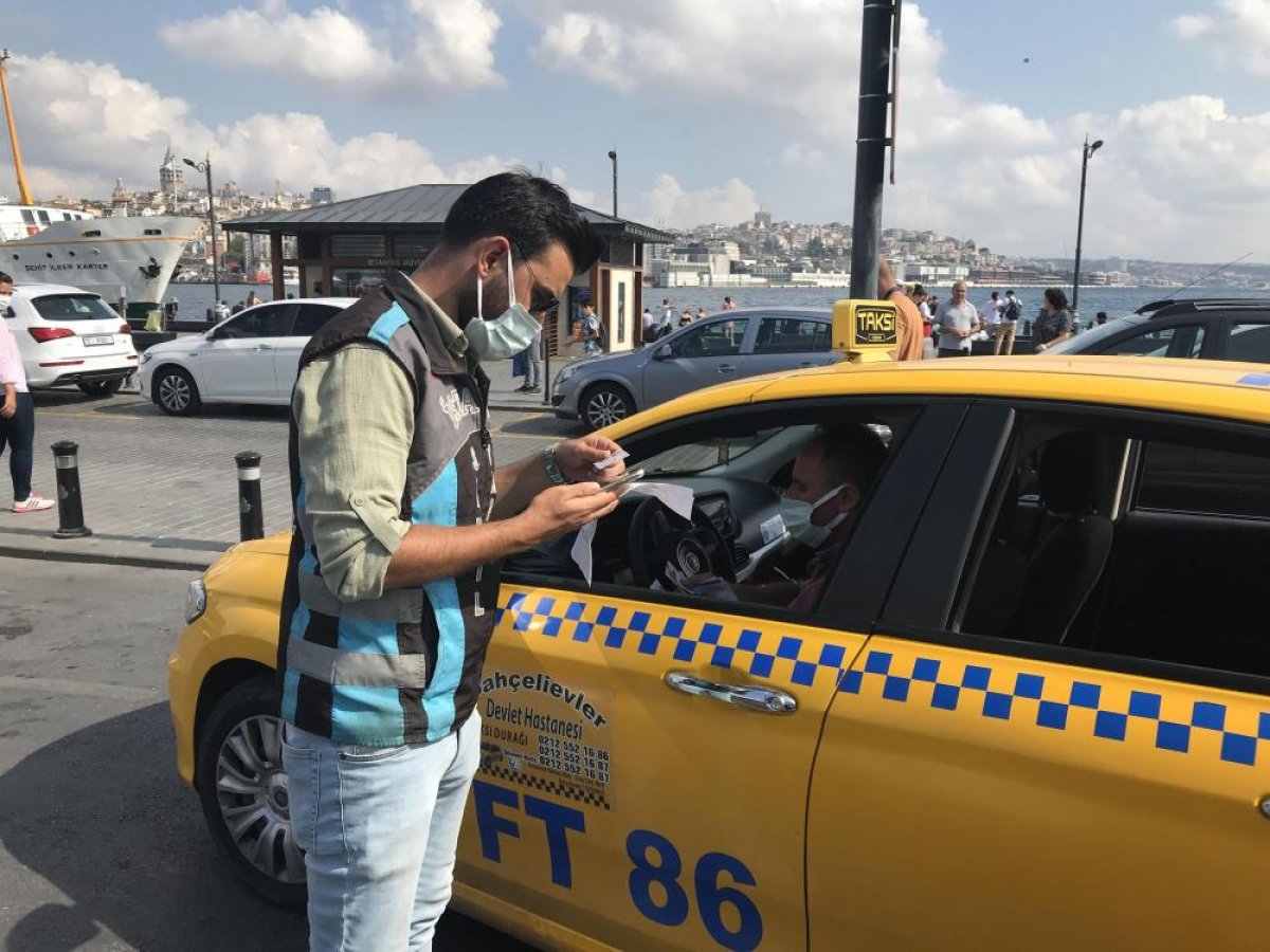 Eminönü’nde sivil ekipler taksileri denetledi #1