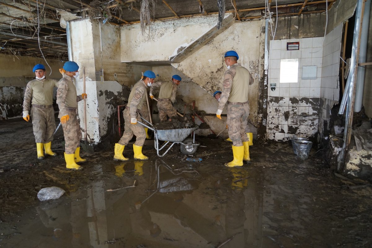 Ölen genç kızın eşyaları duygulandırdı #4