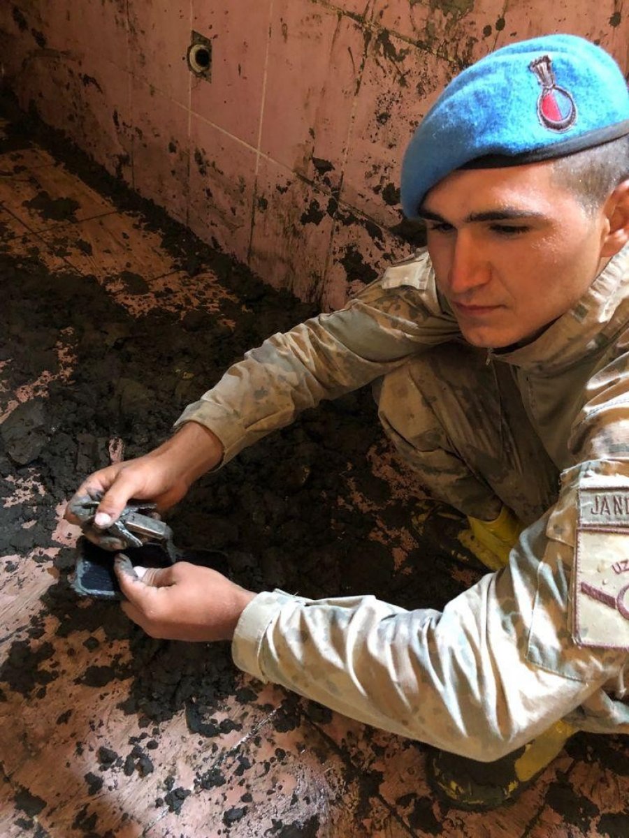 Ölen genç kızın eşyaları duygulandırdı #2