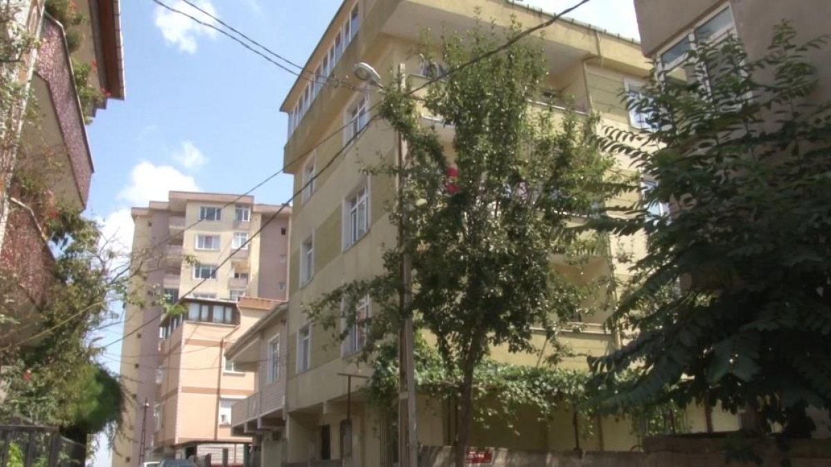 Ümraniye de bir kişi, komşusuna cinsel organını gösterdi #5