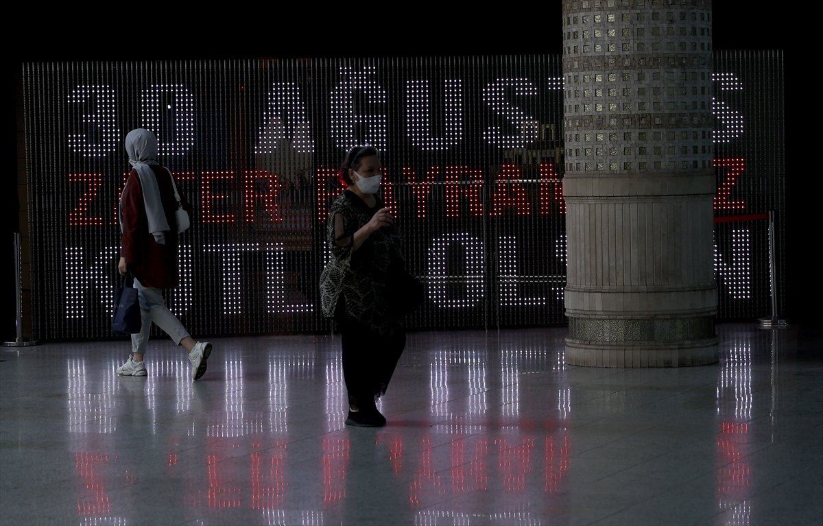 İstanbul da 30 Ağustos Zafer Bayramı na özel dijital gösterim #12