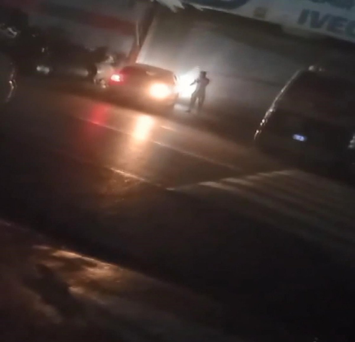 Başakşehir de tartıştığı sevgilisini otomobille ezmeye çalıştı #2