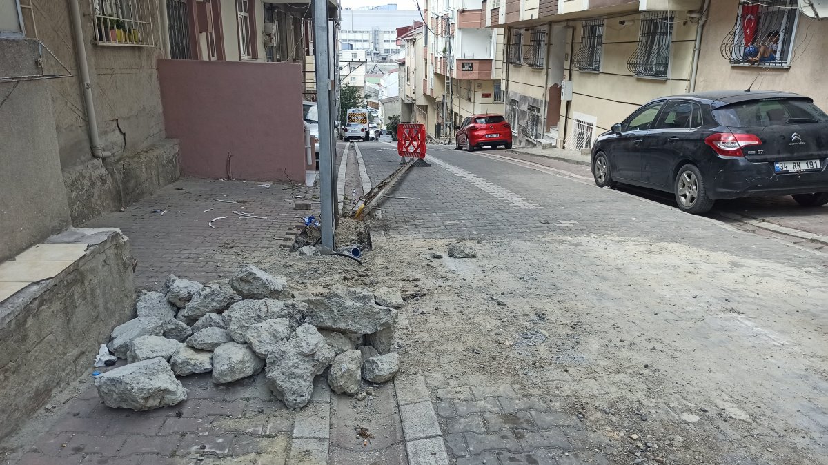 Esenyurt’ta çalıntı olduğu iddia edilen kamyonla kaza yaptı #1