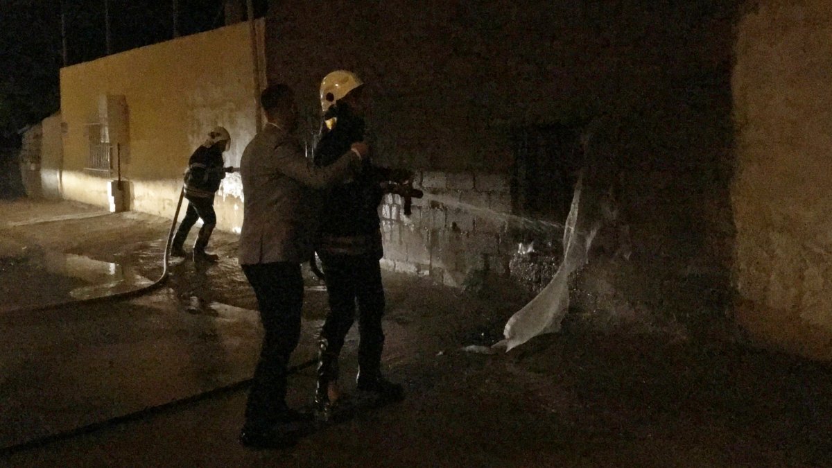 Aydın’da itfaiye çavuşu, düğünü bırakıp takım elbise ile yangına koştu #5