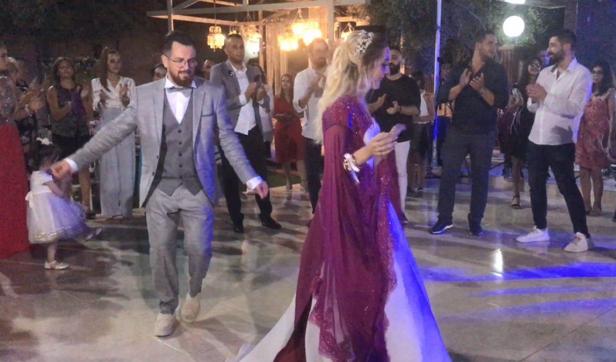 Aydın’da itfaiye çavuşu, düğünü bırakıp takım elbise ile yangına koştu #8