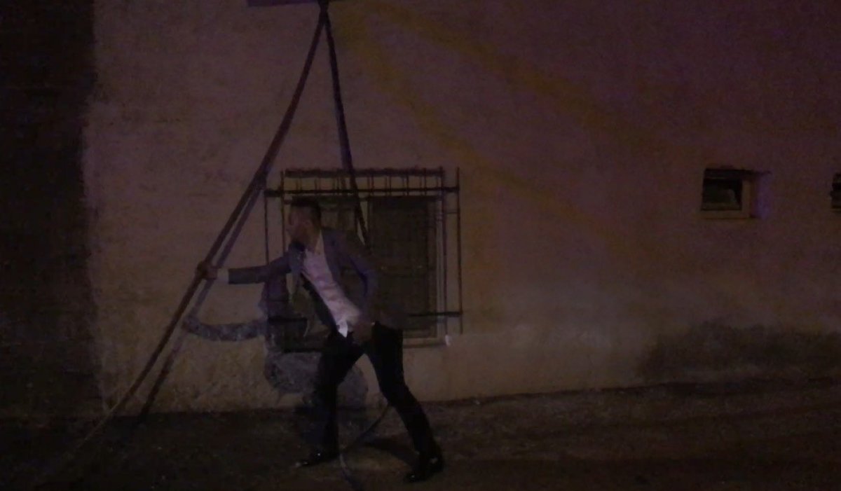 Aydın’da itfaiye çavuşu, düğünü bırakıp takım elbise ile yangına koştu #7