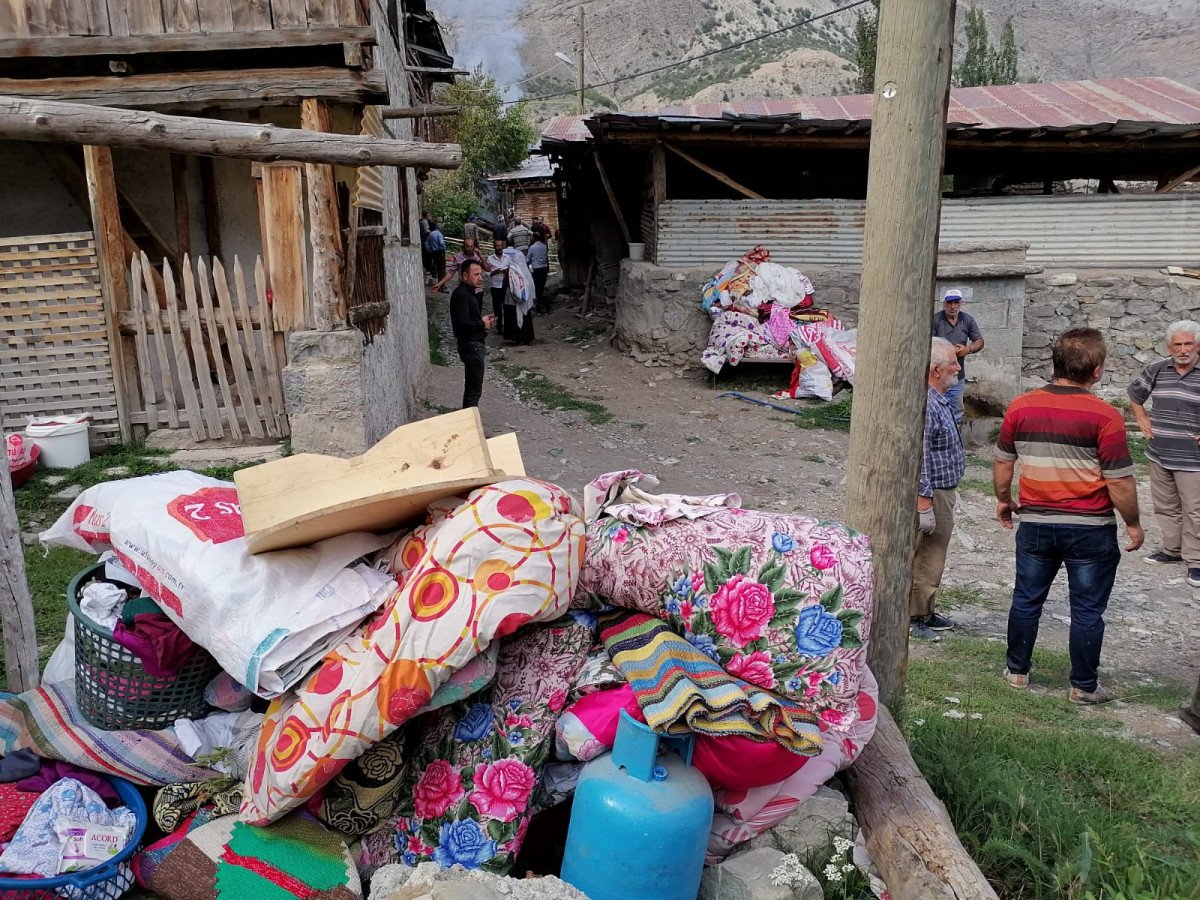 Erzurum’da 6 ev, alevlere teslim oldu  #3