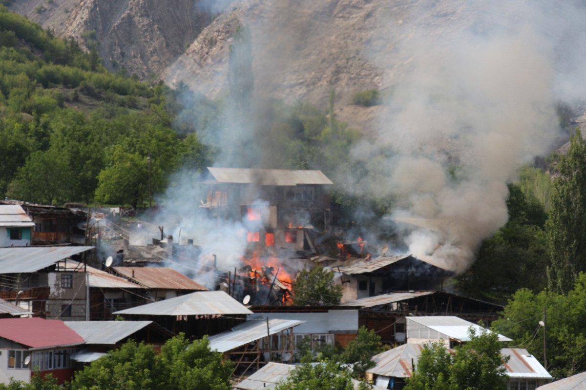 Erzurum’da 6 ev, alevlere teslim oldu  #9