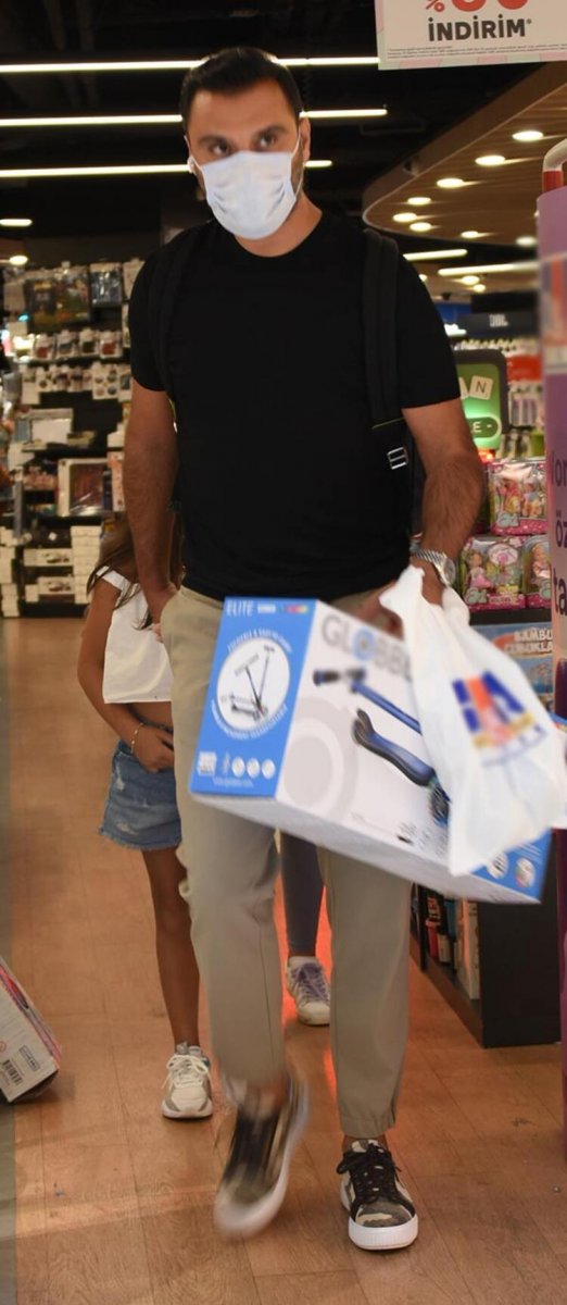 Kardeşinin çocuklarına babalık yapan Alişan, alışverişte görüntülendi  #3