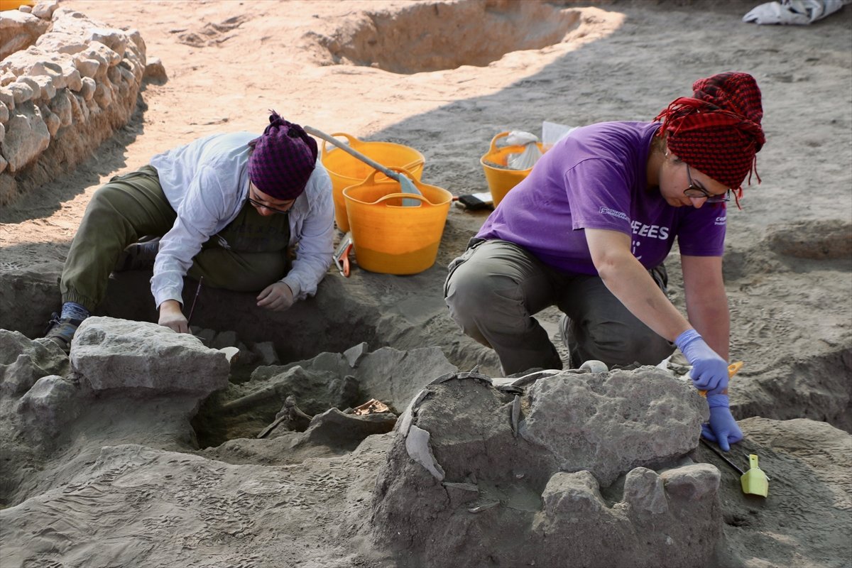 Eskişehir de 5 bin yıllık çocuk iskeletleri bulundu #4