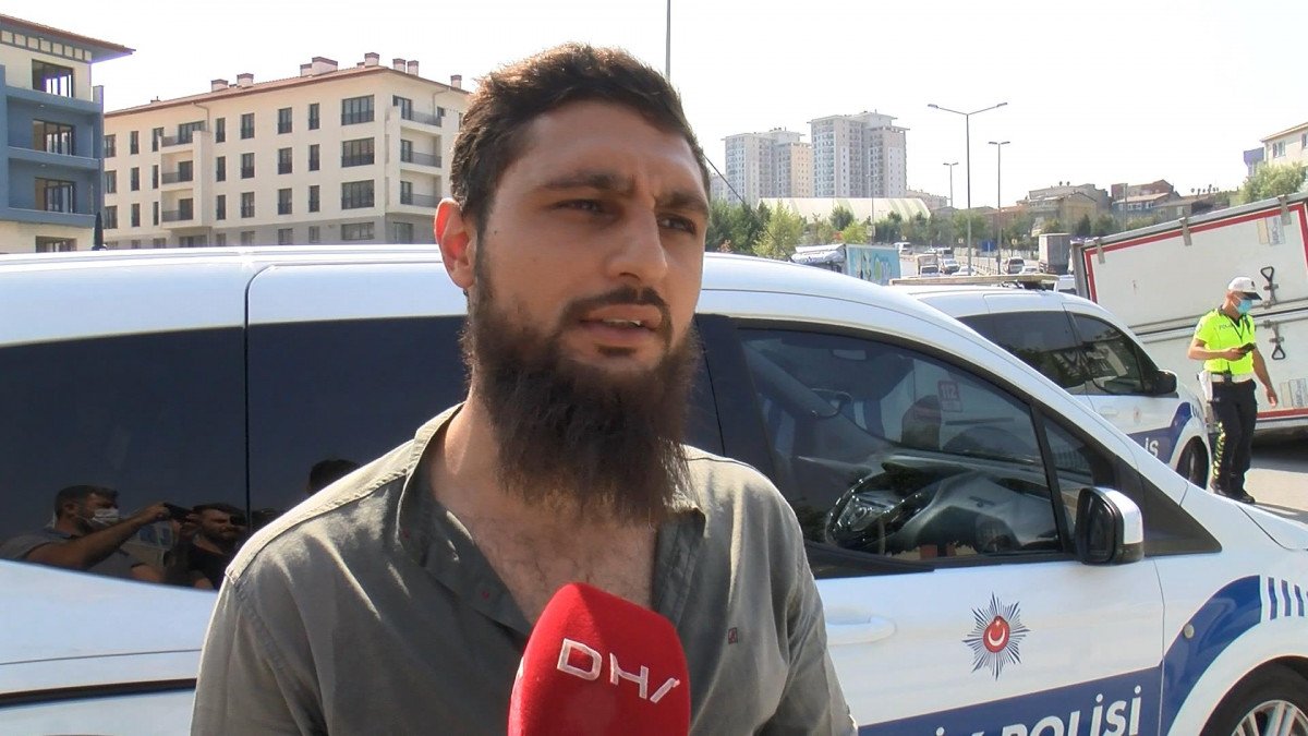 Esenler de ambalaj yüklü kamyonet devrildi #4