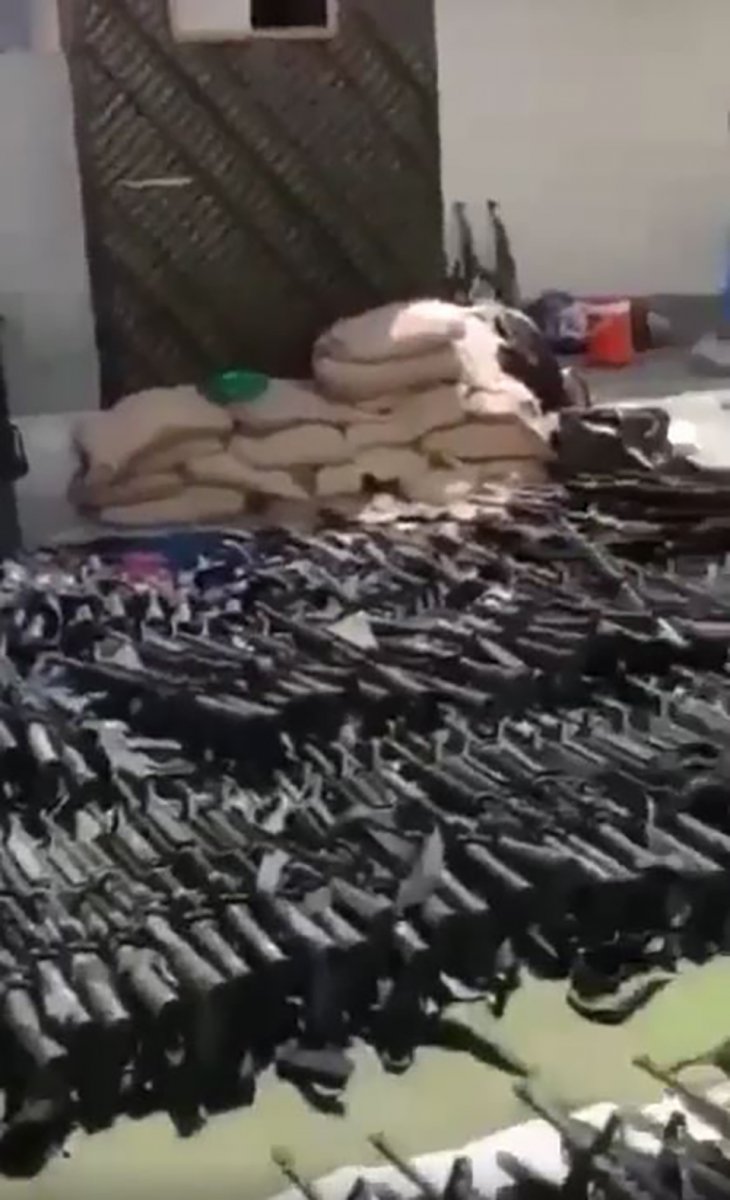American diplomat shared money and weapons seized by the Taliban #3