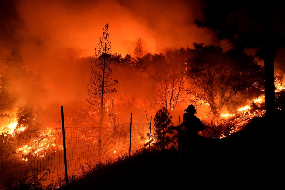 The fight against wildfires continues in California #1