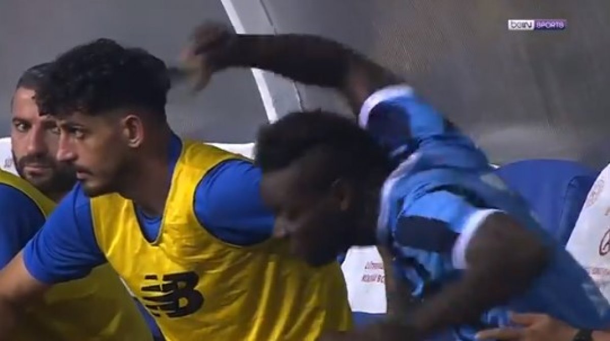 Oyundan alınan Mario Balotelli nin tepkisi #2