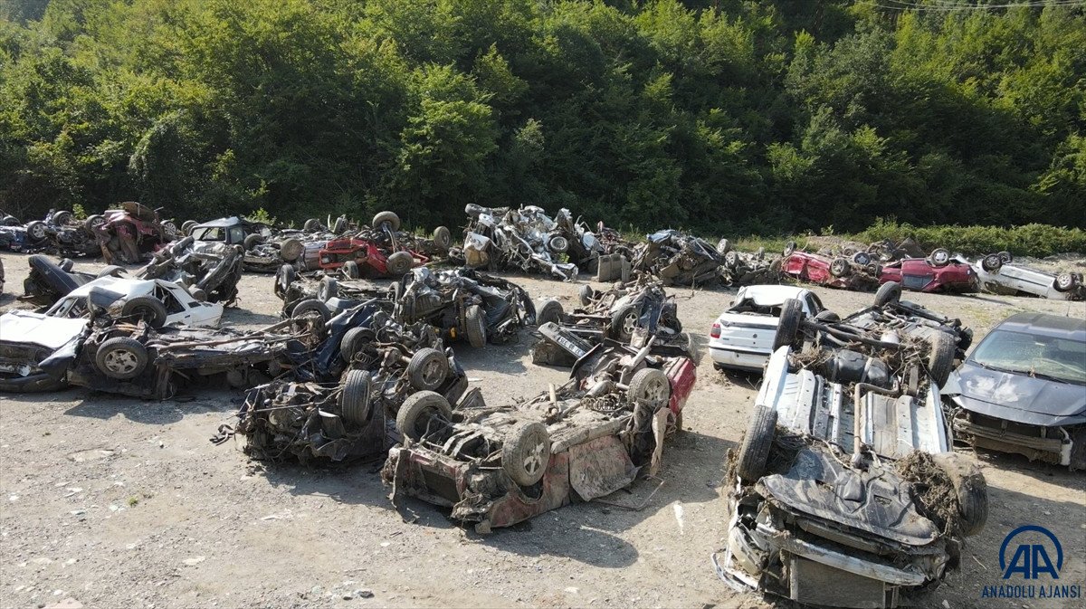 Kastamonu da sel suları yüzlerce aracı hurda yığınına çevirdi #3