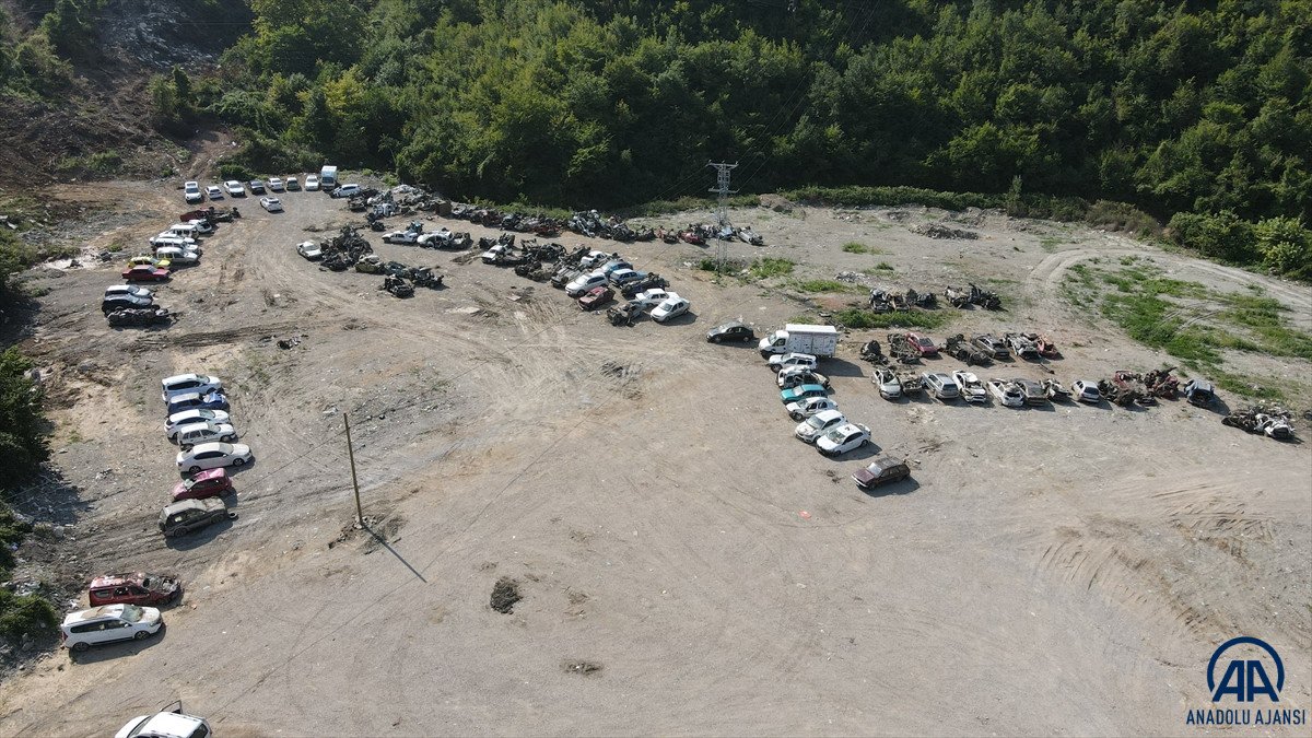 Kastamonu da sel suları yüzlerce aracı hurda yığınına çevirdi #5