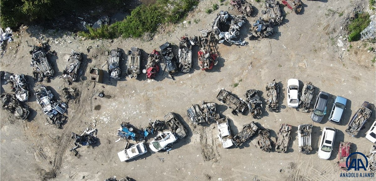 Kastamonu da sel suları yüzlerce aracı hurda yığınına çevirdi #1