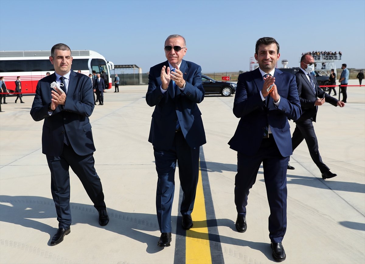 Cumhurbaşkanı Erdoğan, Bayraktar Akıncı TİHA’yı imzaladı #1