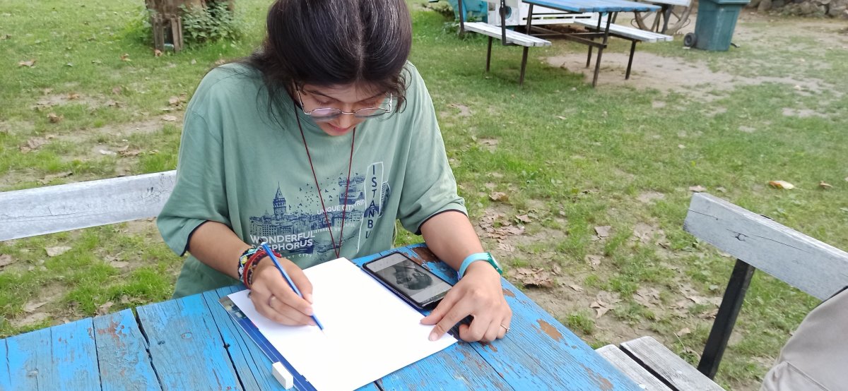 Afganistan’dan kaçan Nazila, resim çizerek hayata tutunuyor #2