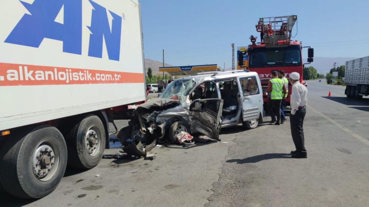 Van da araç hurdaya döndü, 1 kişi hayatını kaybetti #1